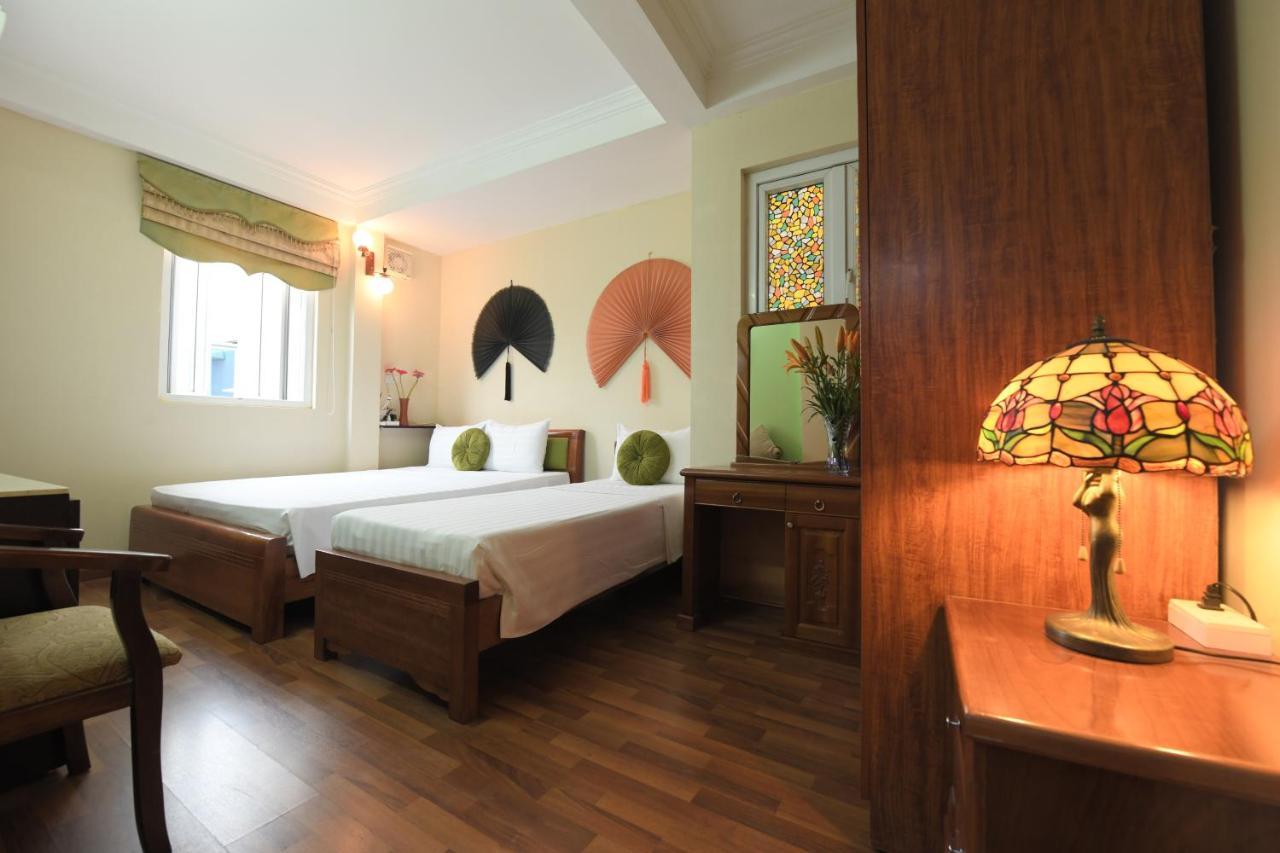 Holiday Lakeview Hotel Hanoi Exterior photo
