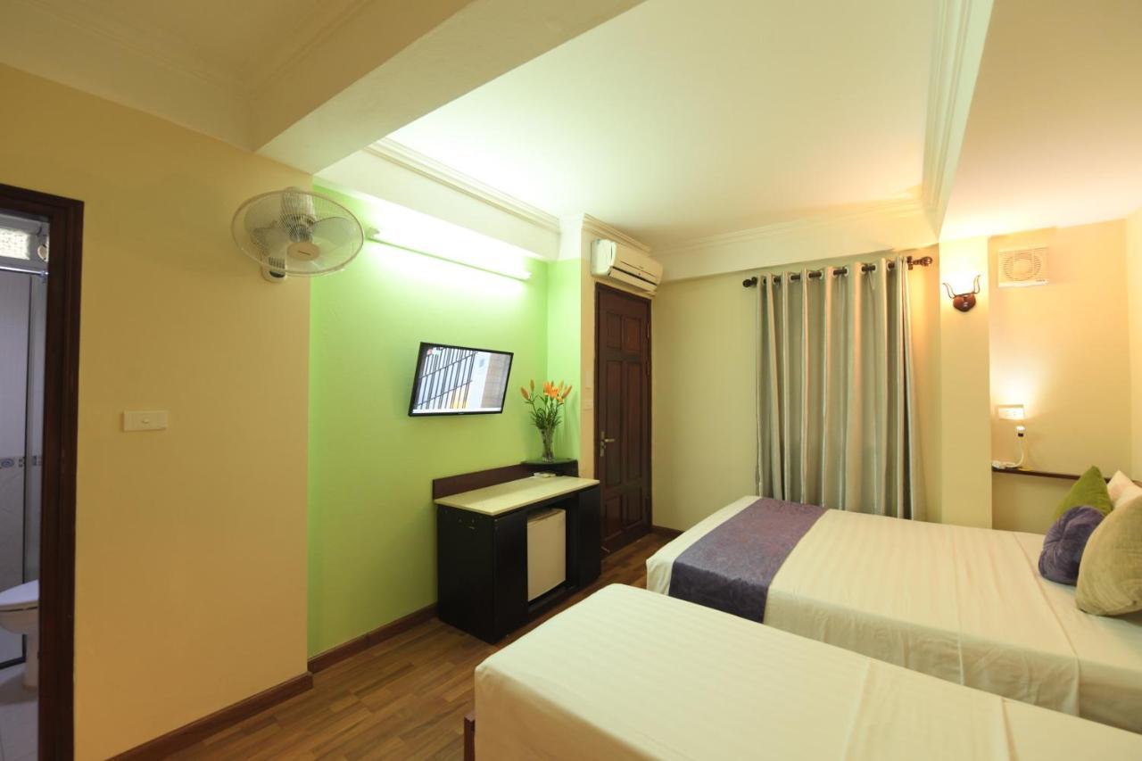 Holiday Lakeview Hotel Hanoi Exterior photo
