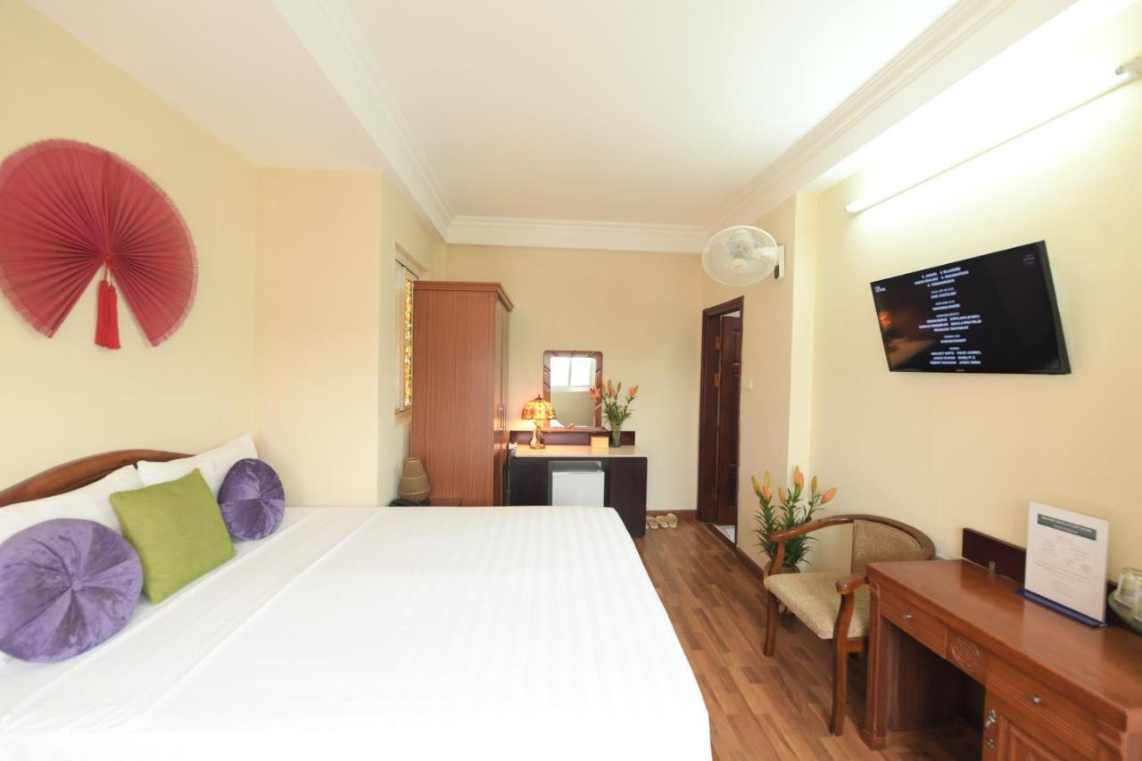 Holiday Lakeview Hotel Hanoi Exterior photo